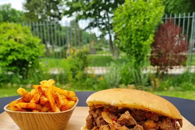 Burger maison et frites : food truck Teemout's Truck